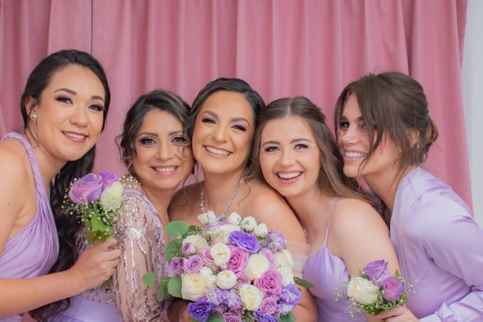 Novia y sus damas
