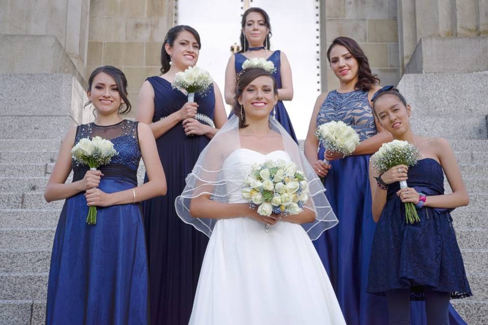 Novia con damas de honor