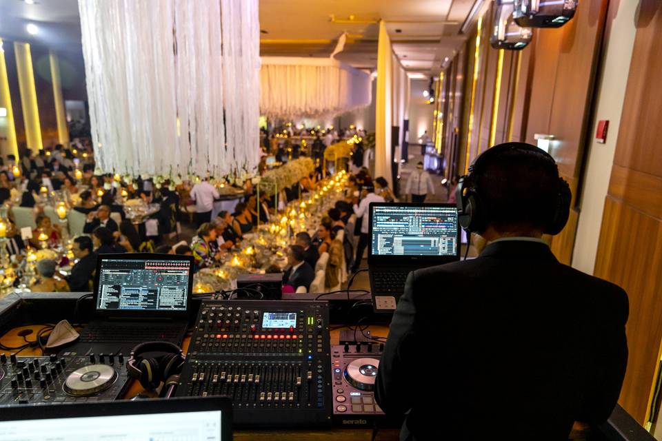 DJs oficiales de exa f.m. oax.
