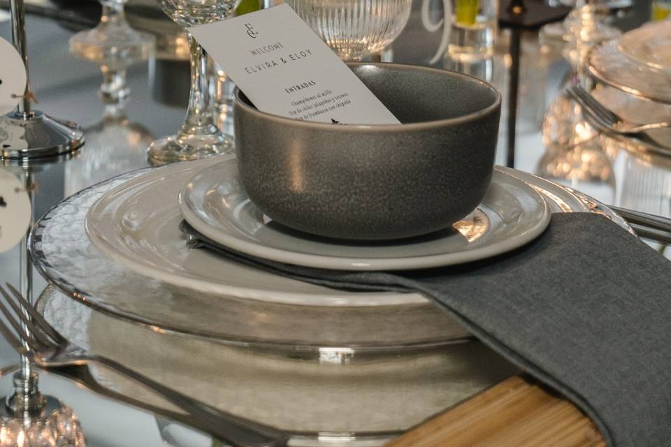 Detalles de mesa E + E