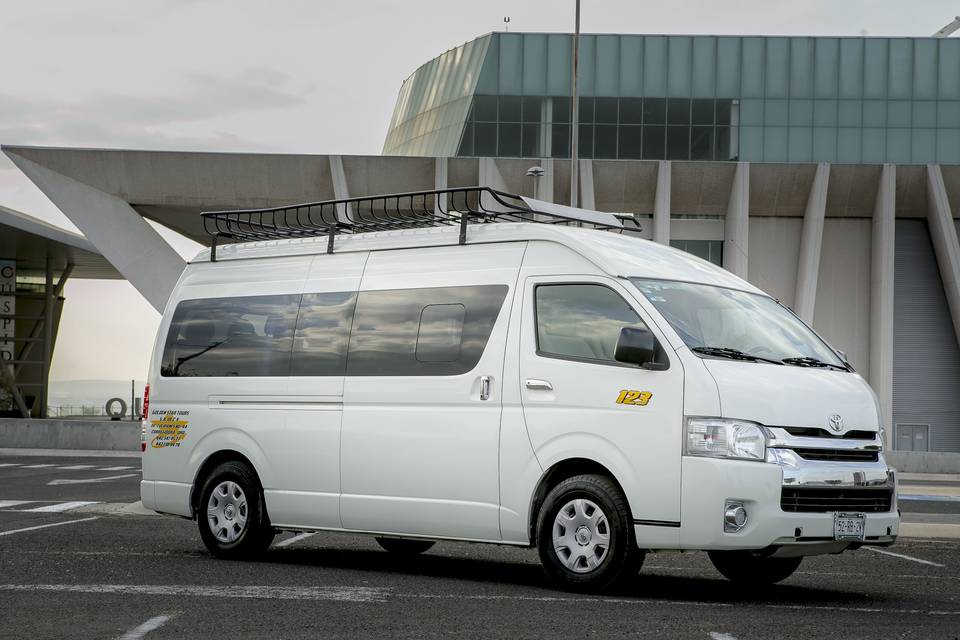 Toyota Hiace 2019 -13 lugares