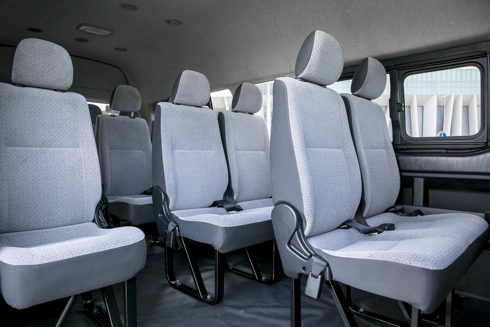 Toyota Hiace 2019 -13 lugares