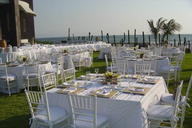 Boda en jardín con vista al mar