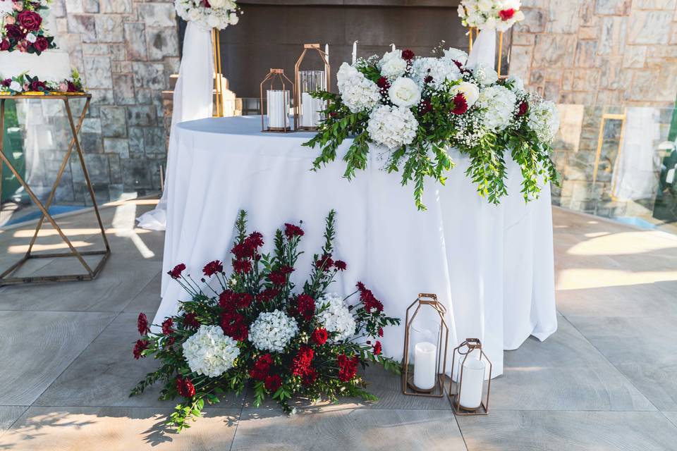 Arreglo floral mesa de novios.