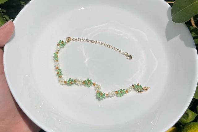 Pulsera verde con cristal