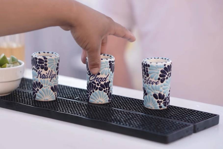 Tequileros con nombre de invit