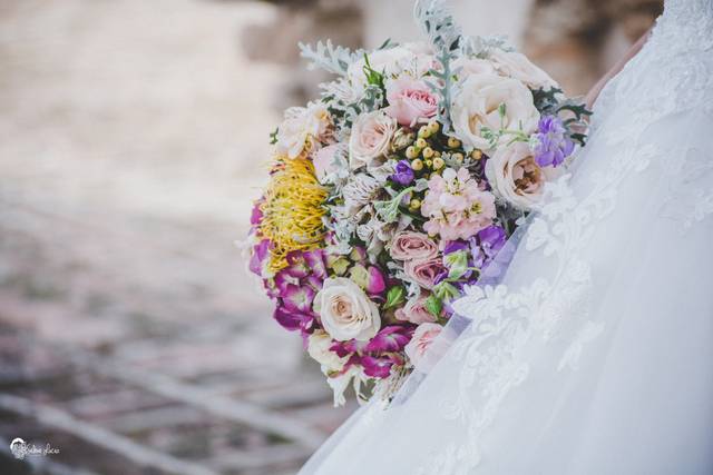 Ramo y vestido de novia