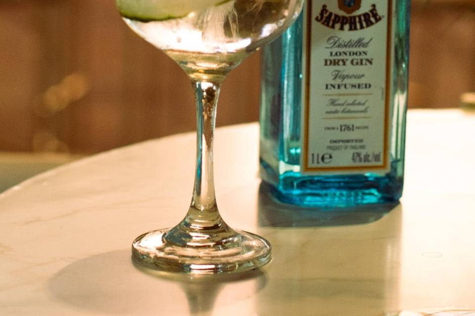 Gin tonic pepino romero