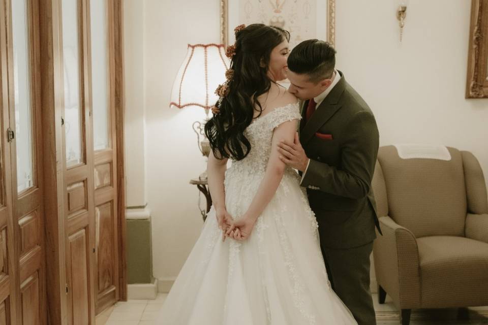Novios bailando