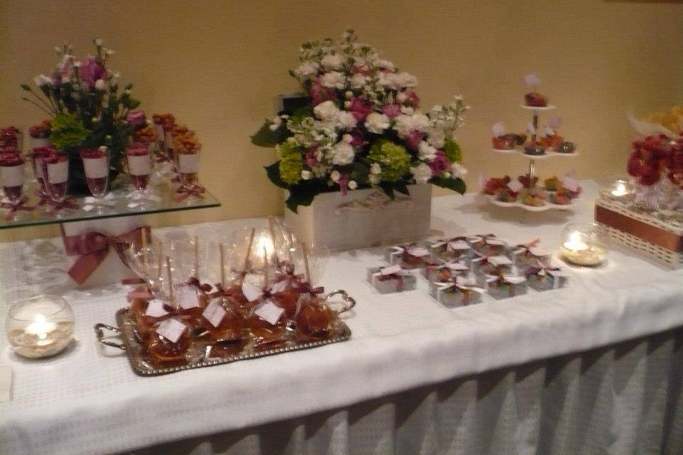 Mesa de dulces y postres boda