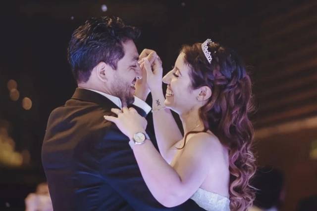 Novios bailando