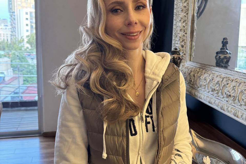 Creación de maquillaje efecto piel natural para novias