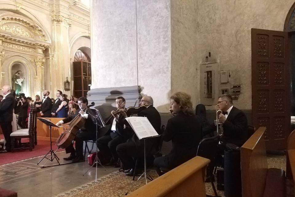 Violín, cello, flauta y piano