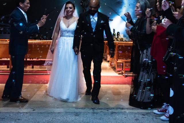 Salida de los novios