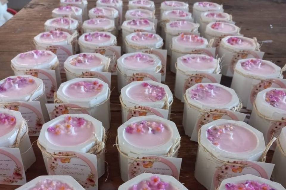 Velas chicas con flores secas