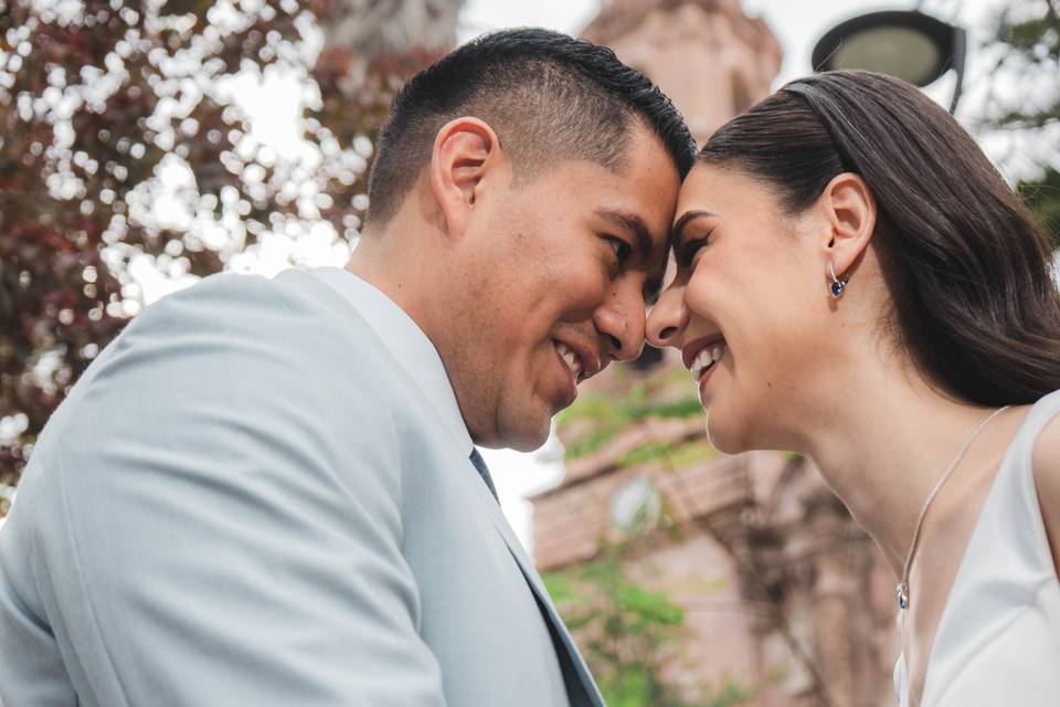 Pareja riéndose