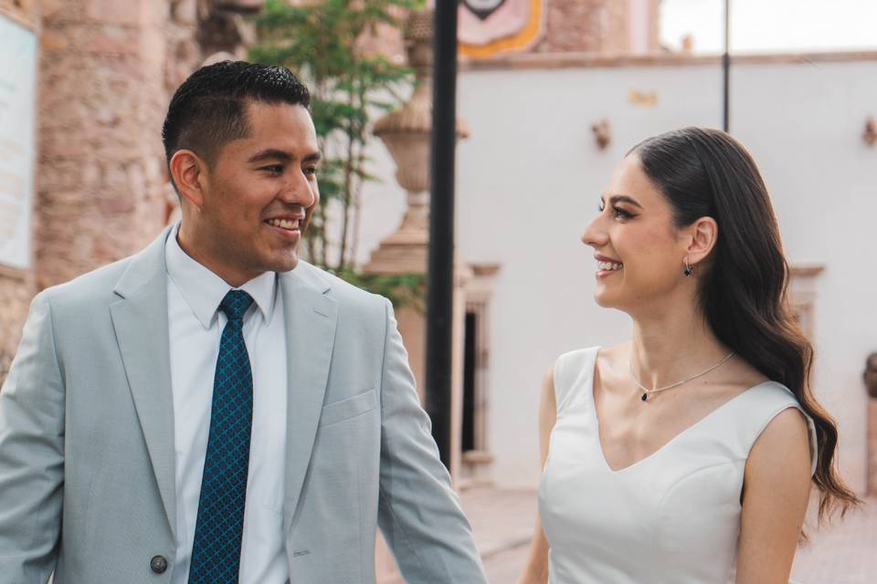 Pareja sonriendo
