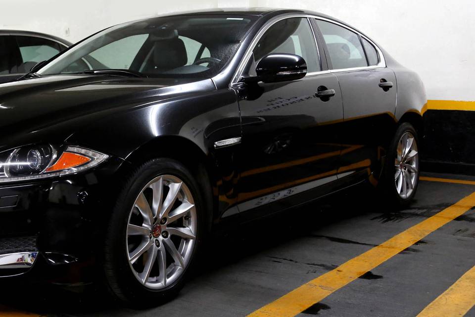 Jaguar XF Negro