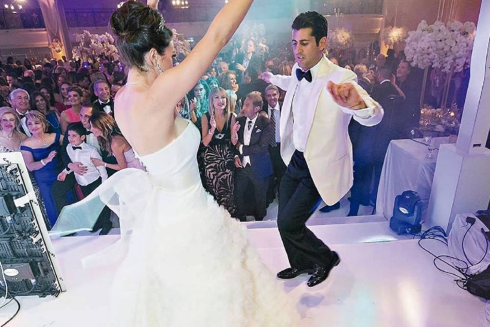 NOVIOS BAILANDO