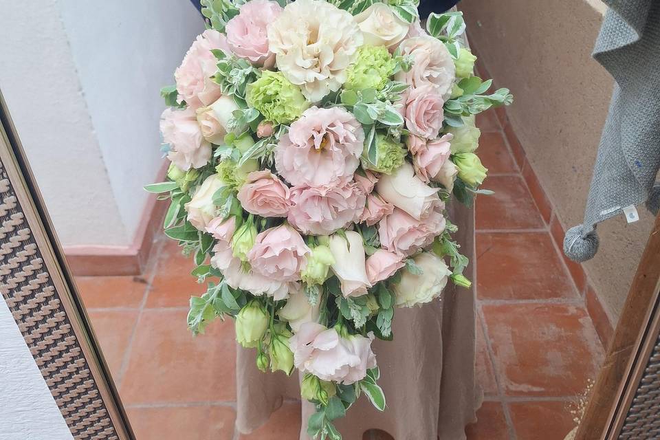 Ramo en cascada de lisianthus