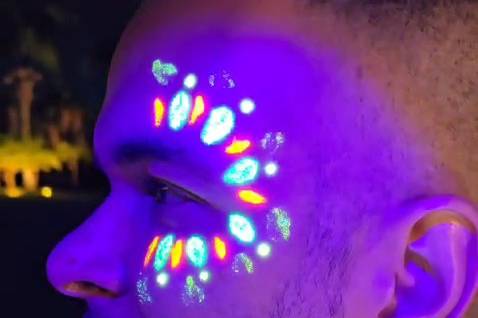 Neon en rostro