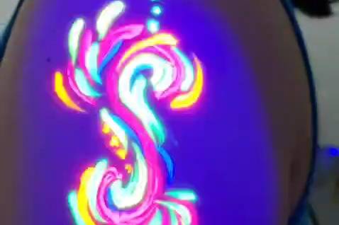 Neon en brazo