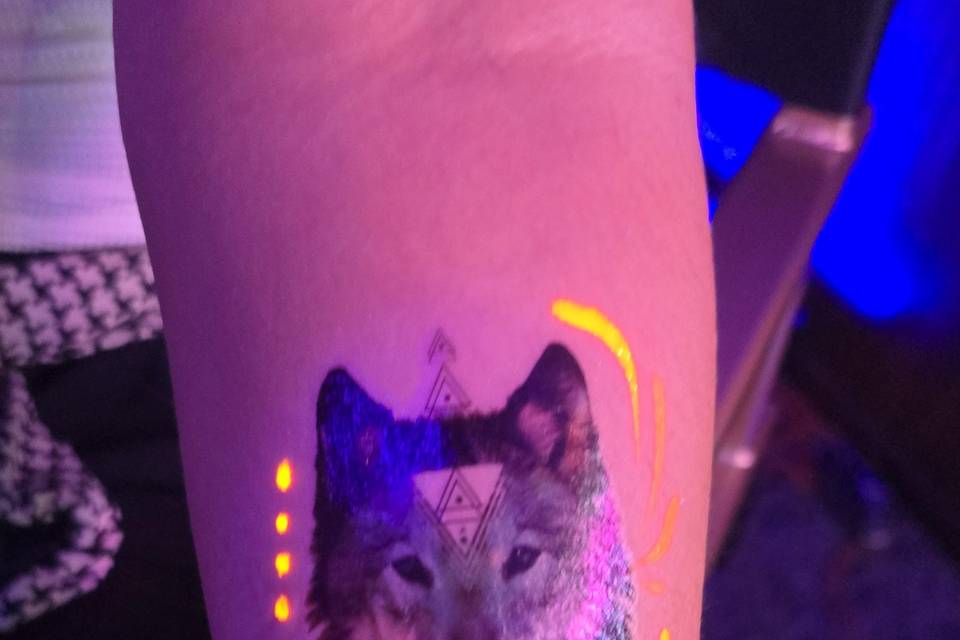 Tatuaje con neon