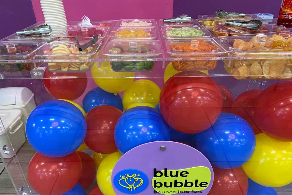 Barra de globos con servicio de comida