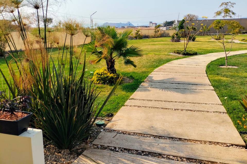 2000 m2 de jardín