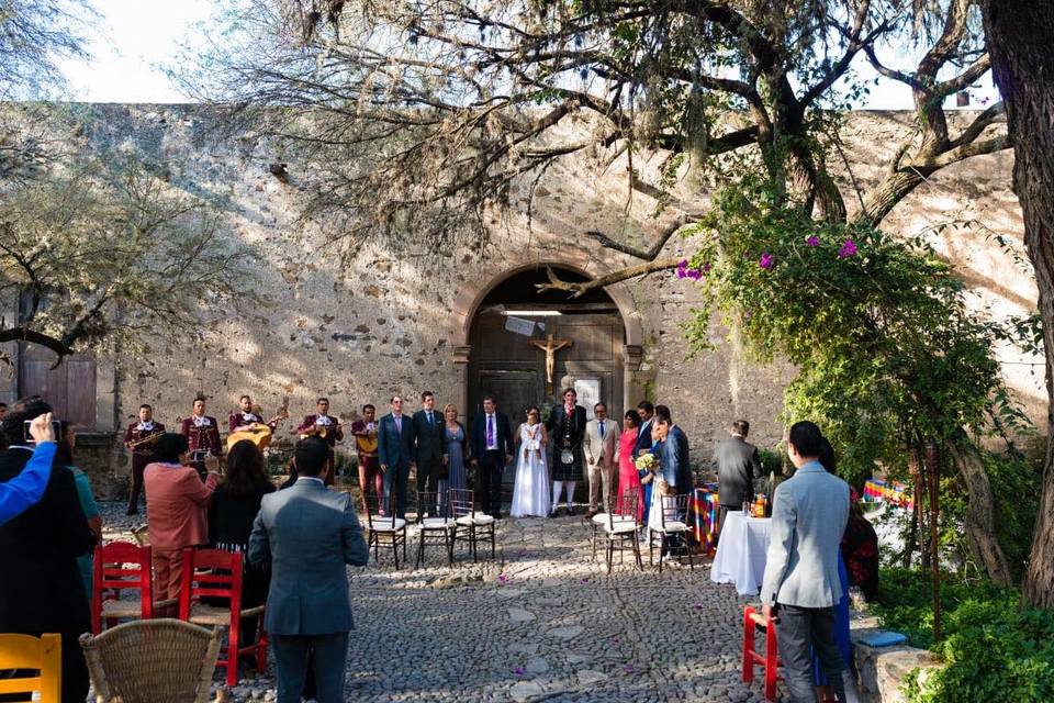 Ceremonia en patio exterior