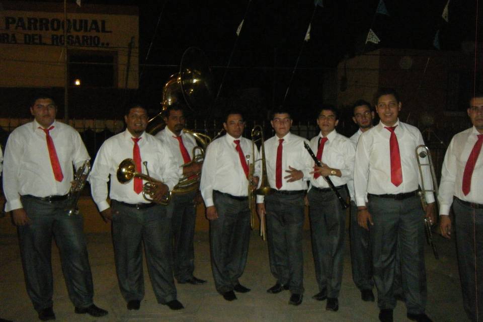 Tocando banda en la iglesia