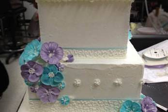 Lindo pastel decorado con flores