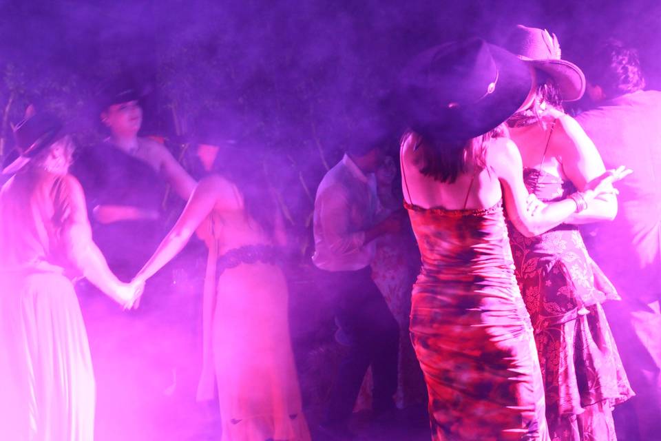 1. Baile y fiesta hasta el fin