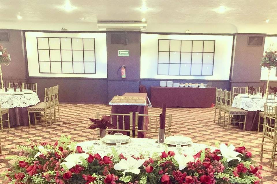 Arreglo mesa de novios