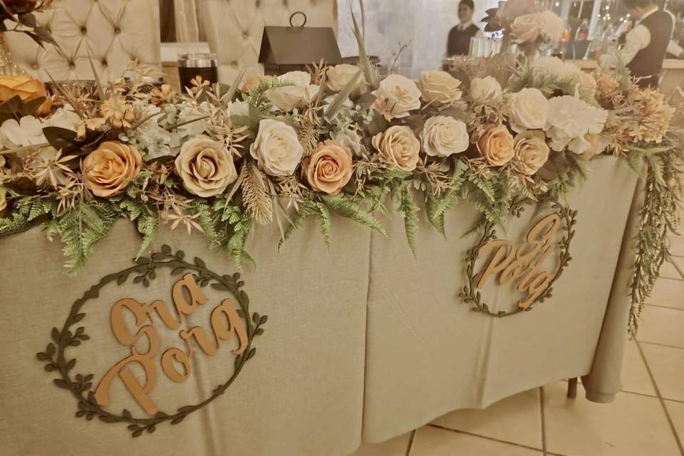Mesa de snacks y postres para eventos