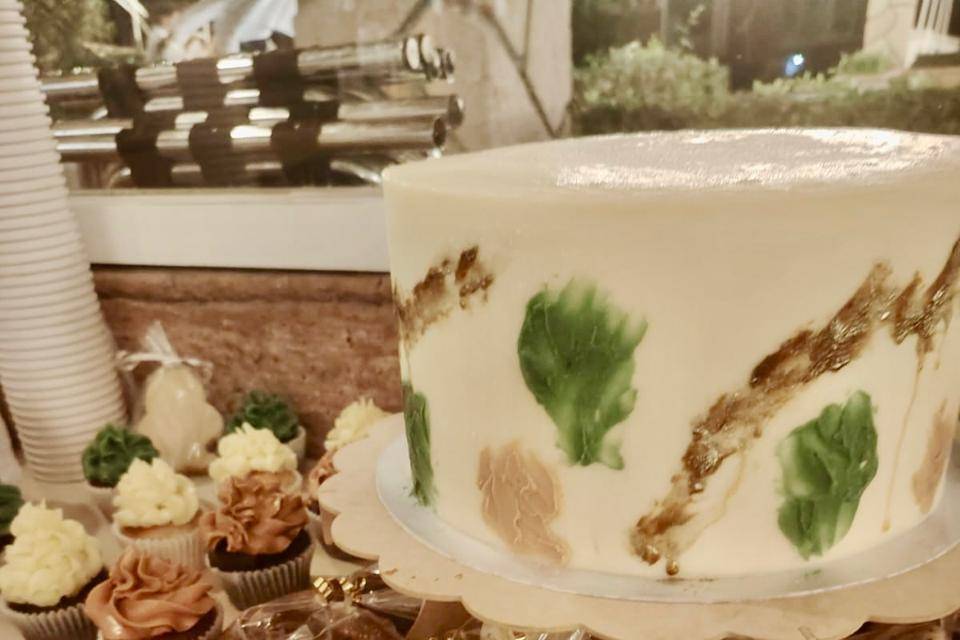 Mesa de snacks y postres para eventos