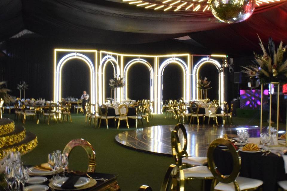 Montaje en dorado para evento