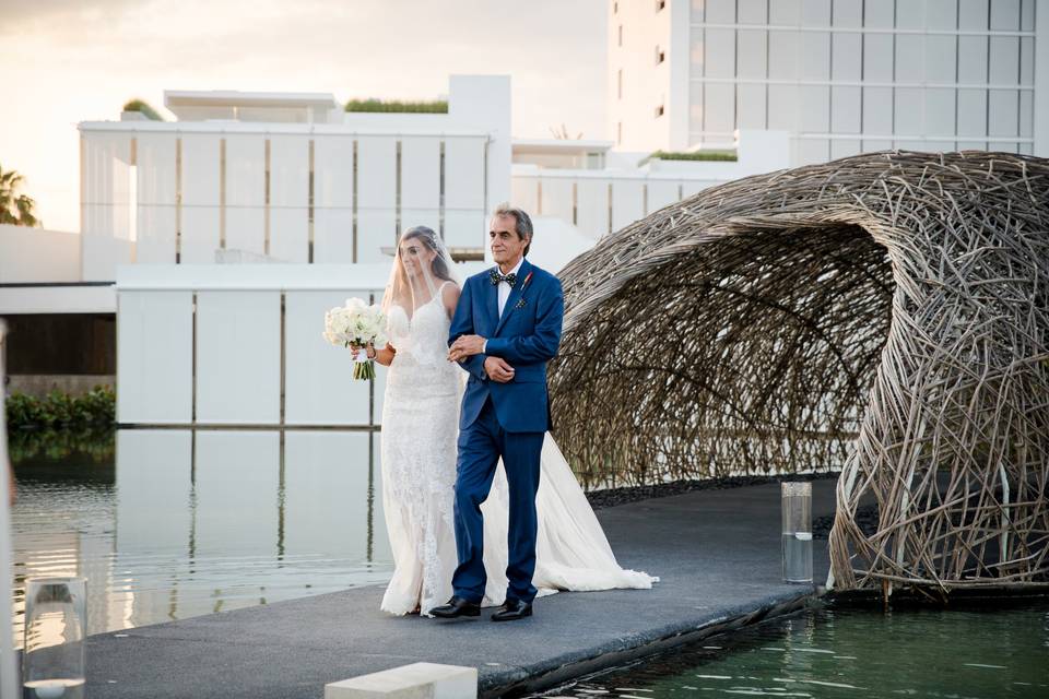 Papa con la novia en ceremonia