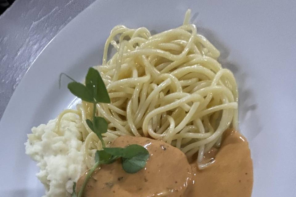 Pollo con spagueti