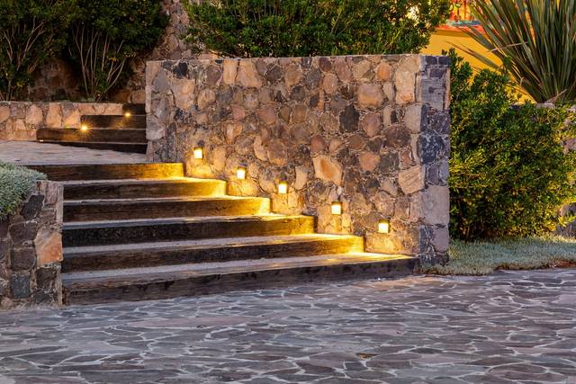 Escalinata iluminada