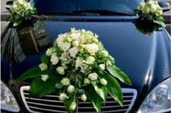 Arreglos florales coche bodas