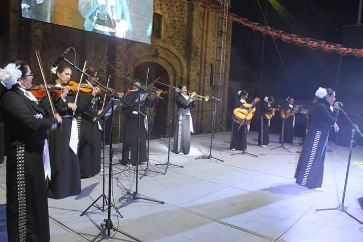 Mariachi Femenil Flores Queretanas