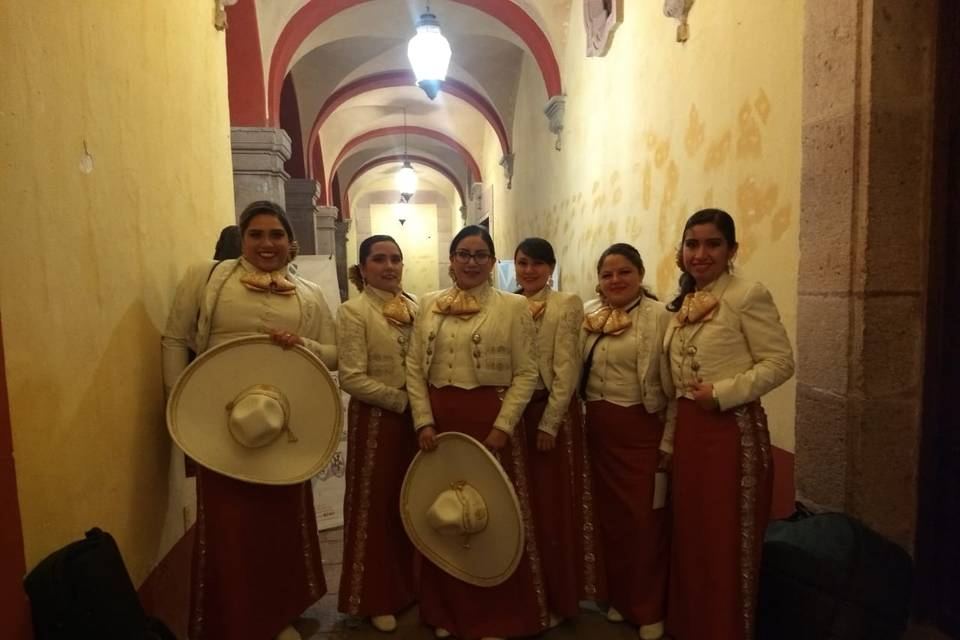 Mariachi Femenil Flores Queretanas