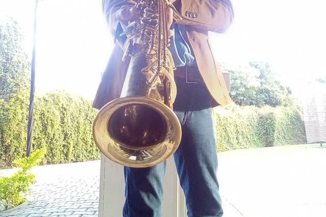 Posando con el saxofón