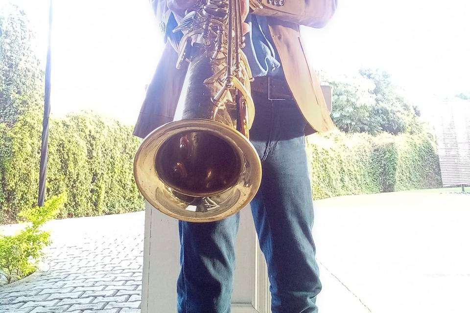 Posando con el saxofón