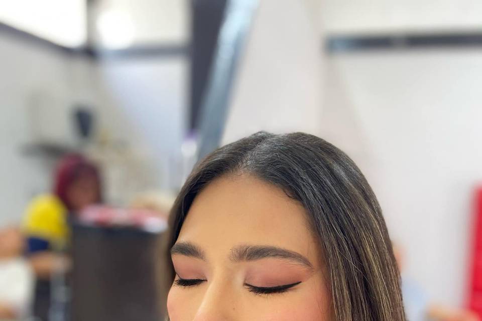 Maquillaje mate en rosa