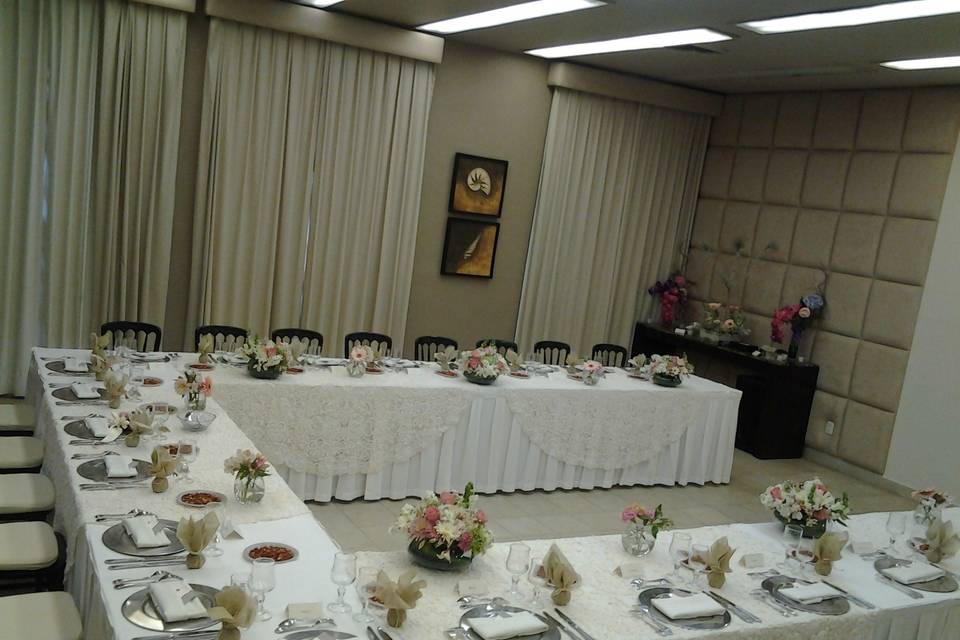 Salón cartaginés con luces