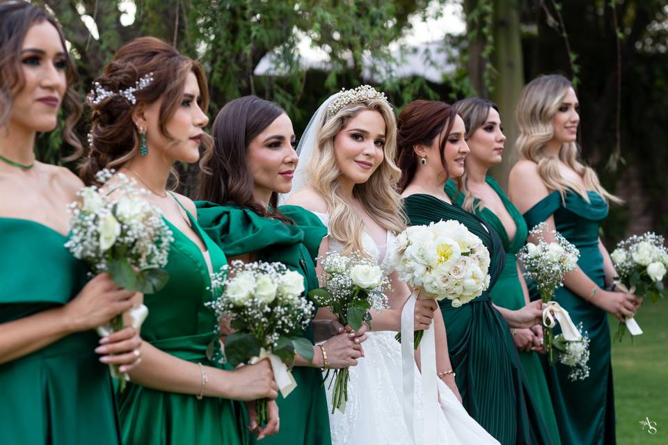Damas de honor con vestido verde