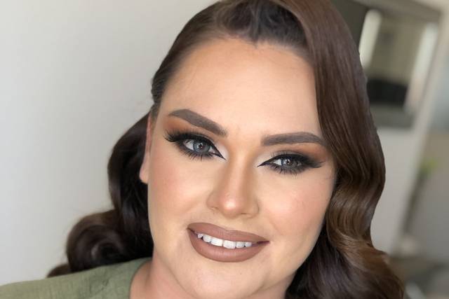 Maquillaje y peinado