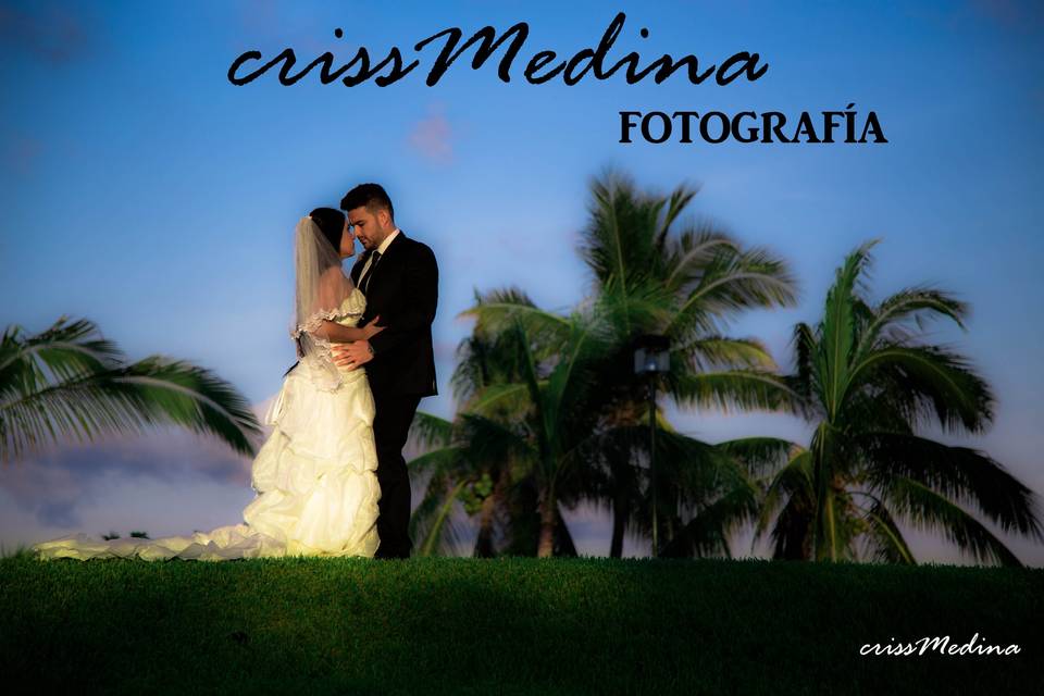Criss Medina Fotógrafa logo